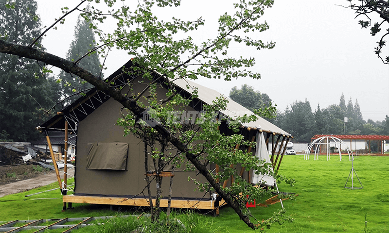 safari tent L in glamping site